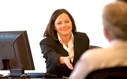 Curso de Inglês para atendimento presencial ou online